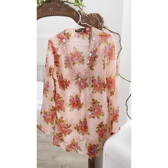 Flower swimsuit cover - Picture 1 of 4